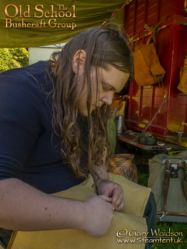 Flint Knappingt. The Steam Tent Co-operative.  Gary Waidson - www.Steamtent.uk